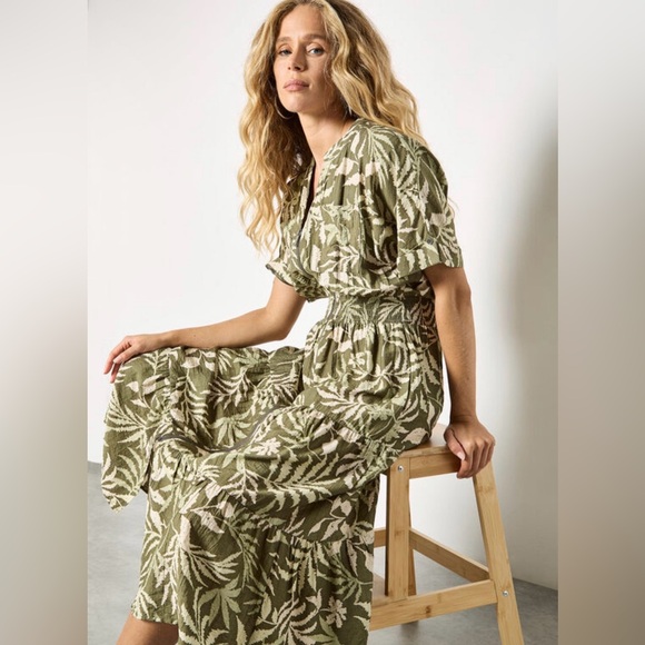APRICOT Dresses & Skirts - APRICOT 🍑-  Green Patterbeff Women's Dress